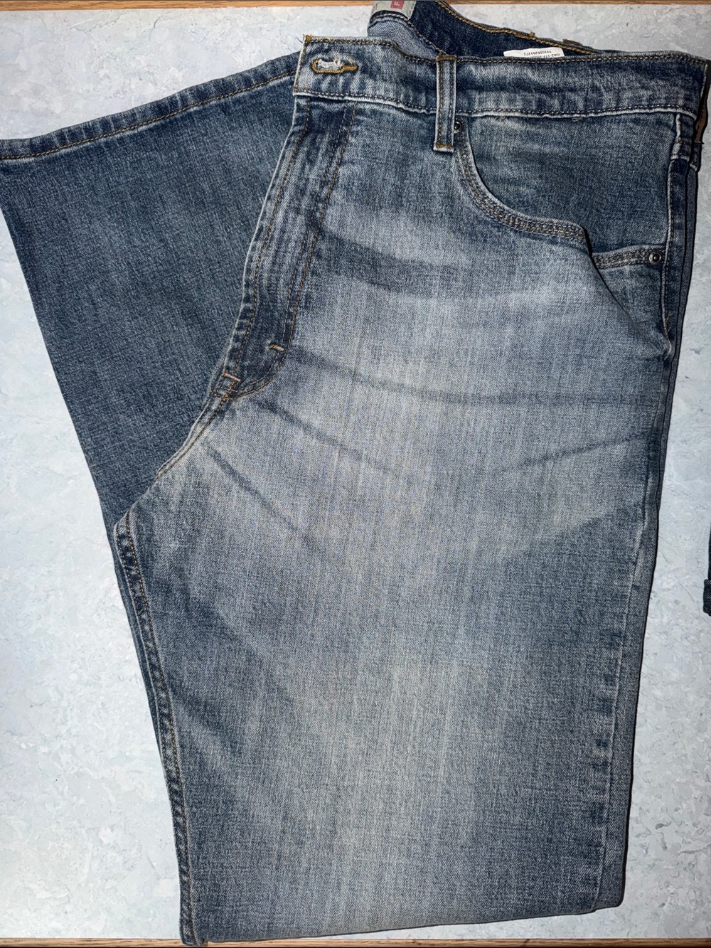 Wrangler Relaxed Fit Jeans in Faded Blue
